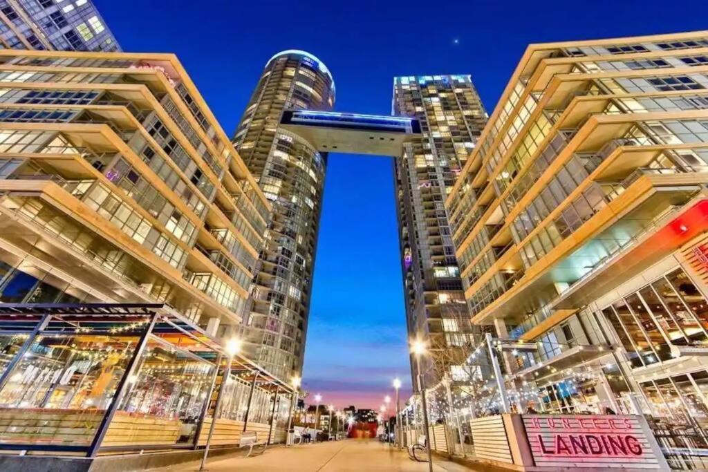Exquisite Condos By Cn Tower- Dwtown , To Toronto Exterior foto