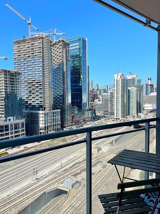 Exquisite Condos By Cn Tower- Dwtown , To Toronto Exterior foto