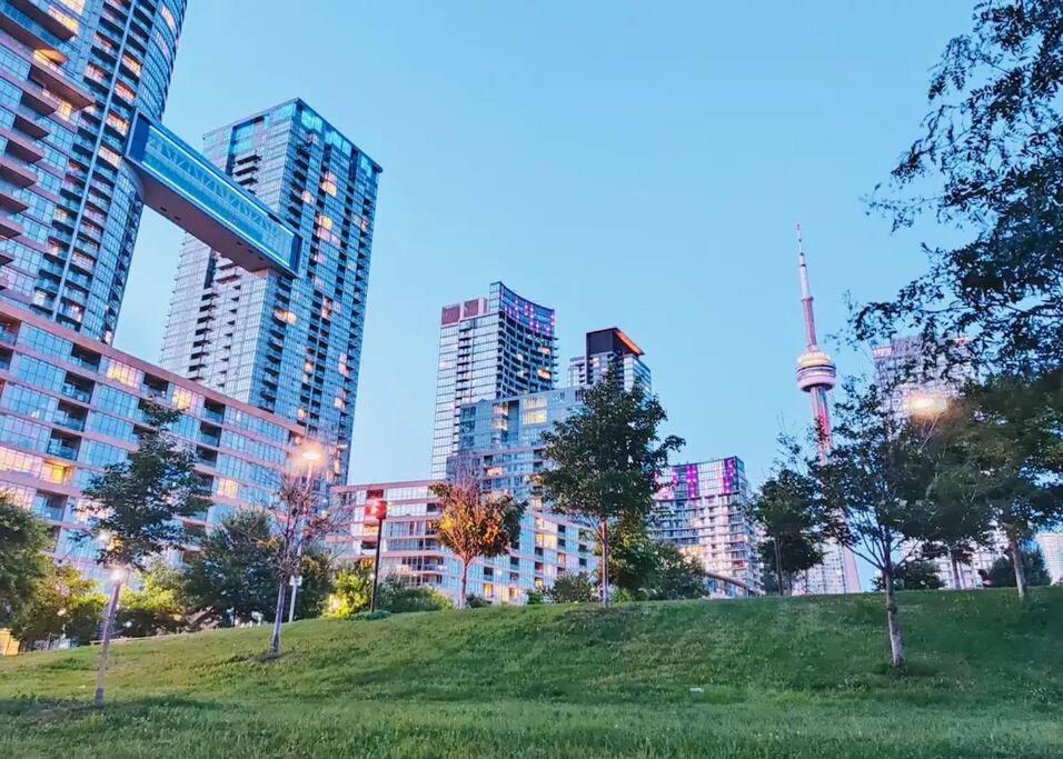 Exquisite Condos By Cn Tower- Dwtown , To Toronto Exterior foto